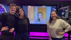 Francisco Reyes Cristi y Alexandra Von Hummel en La Comunidad Contrataca sobre la obra Cocinando con Elvis